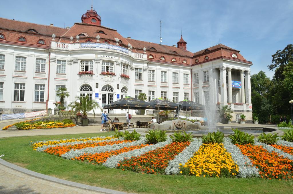 Hotel Derby Karlsbad Exteriör bild