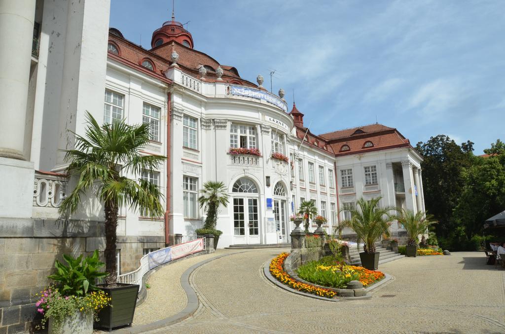 Hotel Derby Karlsbad Exteriör bild